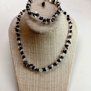 Black & clear necklace & stretch bracelet set